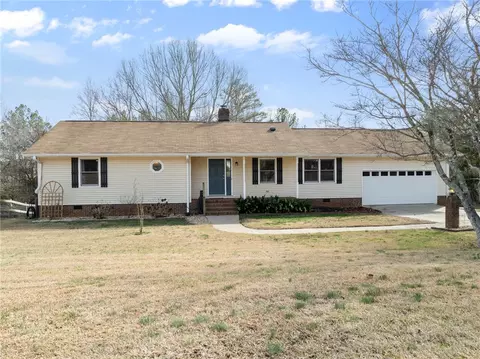 115 Myrtle Ln, Central, SC 29630