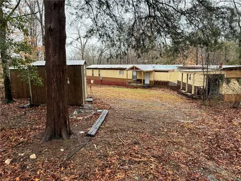 20 Crystal Lake Ct, Abbeville, SC 29620