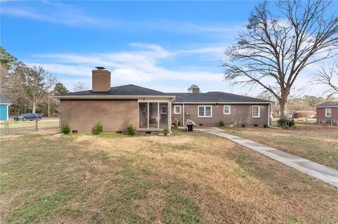 Exterior - 1611 E Calhoun St, Anderson, SC 29621 photo 5 of 10