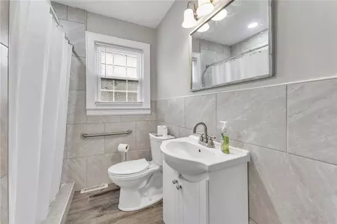 Bath - 1611 E Calhoun St, Anderson, SC 29621 photo 3 of 3
