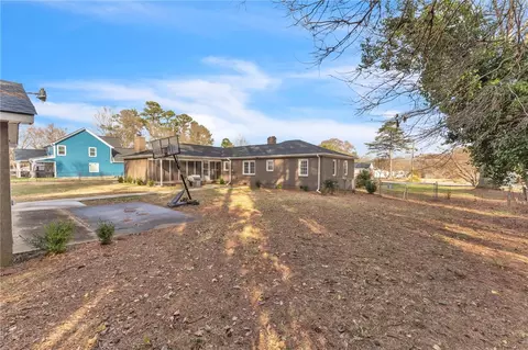 Exterior - 1611 E Calhoun St, Anderson, SC 29621 photo 9 of 10