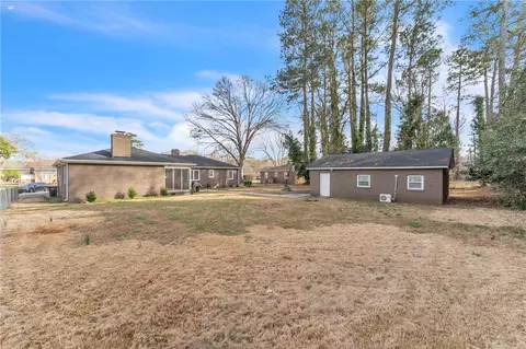 Exterior - 1611 E Calhoun St, Anderson, SC 29621 photo 6 of 10