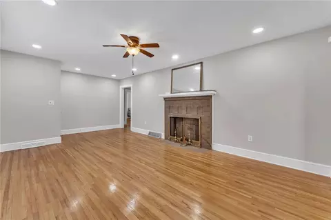 Living - 1611 E Calhoun St, Anderson, SC 29621 photo 2 of 9