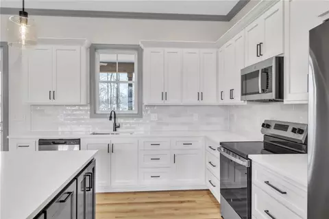 Kitchen - 252 Addison Cir, Pelzer, SC 29669 photo 2 of 3