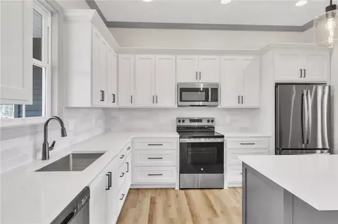 Kitchen - 252 Addison Cir, Pelzer, SC 29669 photo 3 of 3