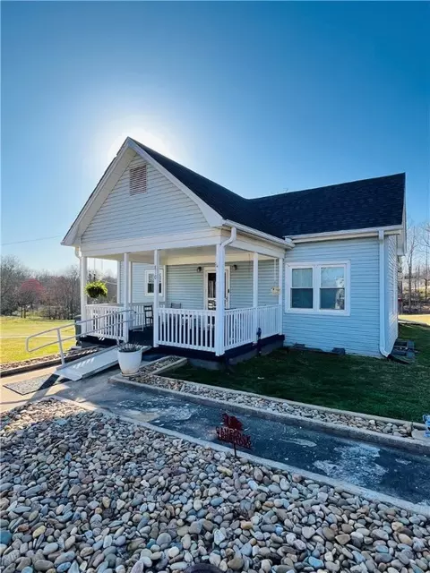 810 John St, Pickens, SC 29671