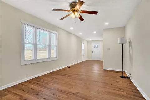 Living - 1003 Gravley Rd, Pickens, SC 29671 photo 6 of 7