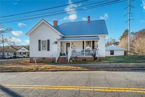 7 Smith St, Ware Shoals, SC 29692