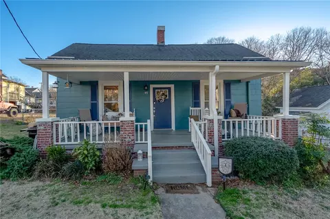 15 Sparks Ave, Ware Shoals, SC 29692