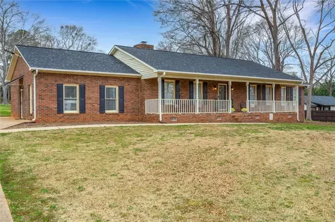211 Bernice Dr, Roebuck, SC 29376