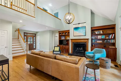 Living - 212 Morgan Dr, Central, SC 29630 photo 2 of 3