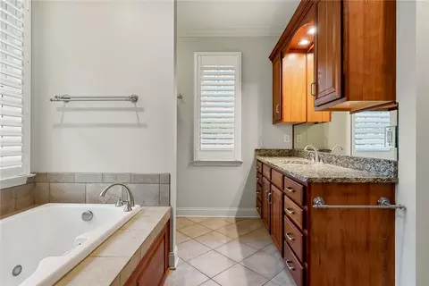 Bath - 212 Morgan Dr, Central, SC 29630 photo 2 of 5