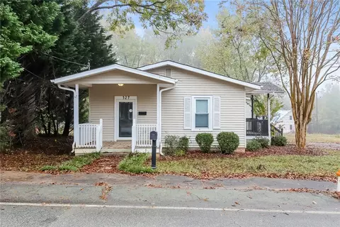 327 W Peachtree St, Woodruff, SC 29388