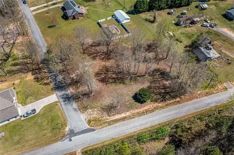 407 Will Hanks Rd, Honea Path, SC 29654 photo 4