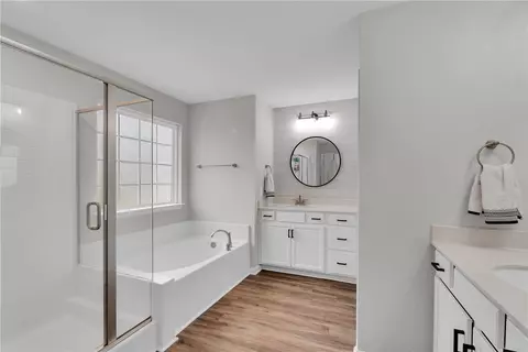 Bath - 1007 Waterside Dr, Easley, SC 29642 photo 3 of 4