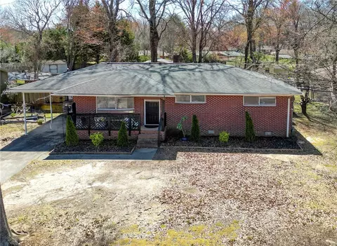12 Forestdale Dr, Taylors, SC 29687
