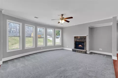 136 Berwick Ct, Easley, SC 29642 photo 9