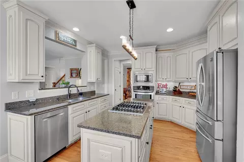 202 Avendell Dr, Easley, SC 29642 photo 9