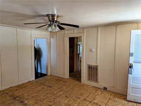 Living - 107 Trussell St, Honea Path, SC 29654 photo 2 of 3