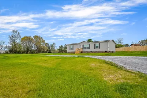 109 Benny Smith Rd, Starr, SC 29684