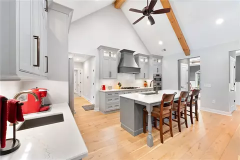 Kitchen - 111 Northshores Dr, Seneca, SC 29672 photo 2 of 4