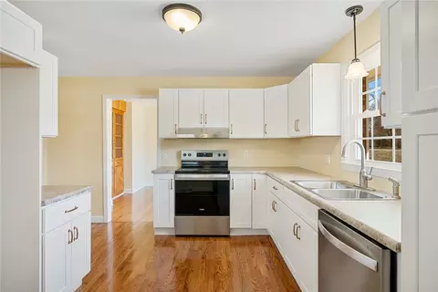 Kitchen - 24 Joy Cir, Walhalla, SC 29691 photo 3 of 3