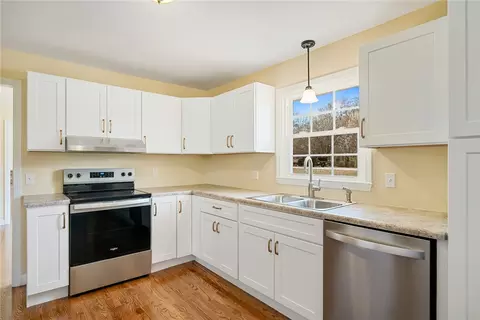 Kitchen - 24 Joy Cir, Walhalla, SC 29691 photo 2 of 3