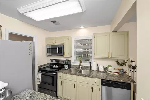 Kitchen - 212 Dayton Dr, Easley, SC 29642 photo 3 of 4