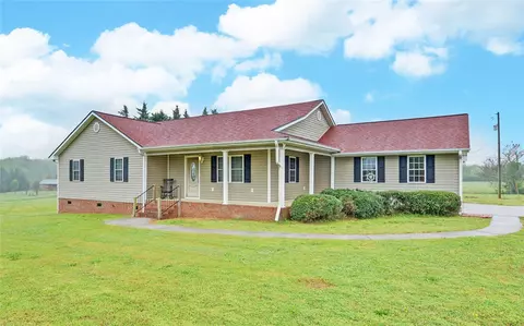 36 Bio Lane Ln, Hartwell, GA 30643