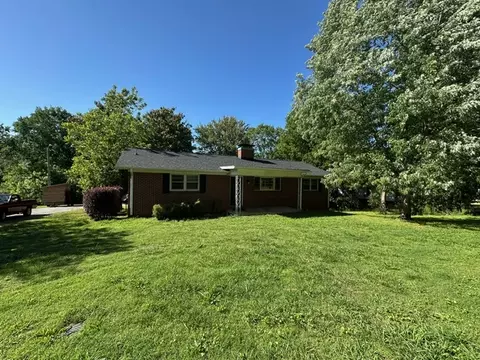 415 Eaton St, Central, SC 29630
