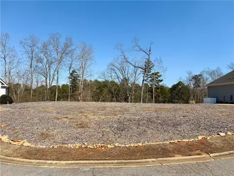 110 Shelter Cove Dr, Seneca, SC 29672