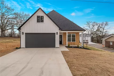 215 Sunset Dr, Easley, SC 29640
