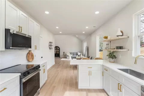 Kitchen - 215 Sunset Dr, Easley, SC 29640 photo 4 of 4