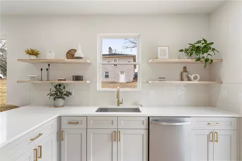 Kitchen - 215 Sunset Dr, Easley, SC 29640 photo 3 of 4