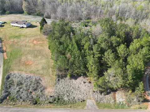329 Mcfalls Cir, Anderson, SC 29621 photo 3