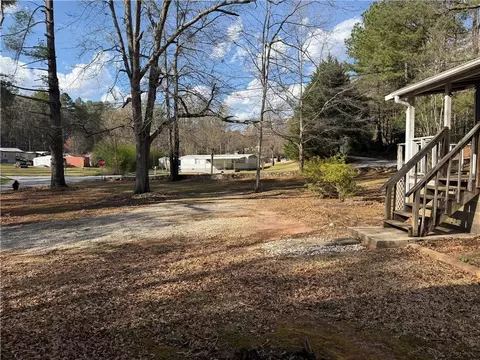 604 E South Boundary St, Walhalla, SC 29691 photo 2