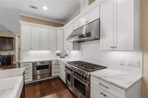 Kitchen - 114 Peninsula Ct, Sunset, SC 29685 photo 3 of 4