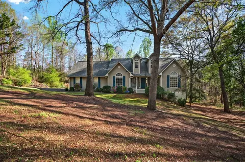 301 Woodhaven Ct, Fair Play, SC 29643