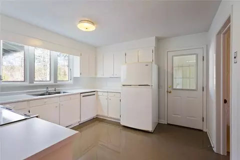 Kitchen - 30 Joy Cir, Walhalla, SC 29691 photo 2 of 2