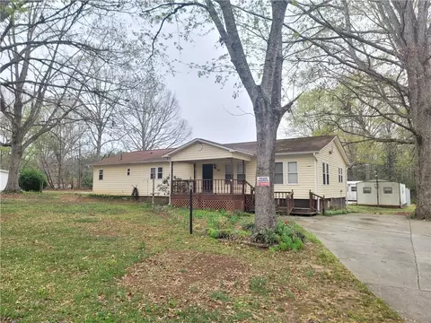 320 T C Bannister Rd, Belton, SC 29627