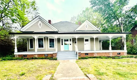 206 Lee St, Greenwood, SC 29646