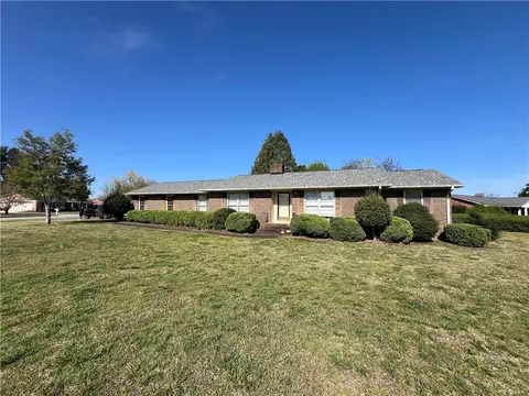 1105 Hanover Rd, Anderson, SC 29621