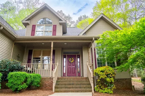 108 Emerald Pointe Dr, Seneca, SC 29672