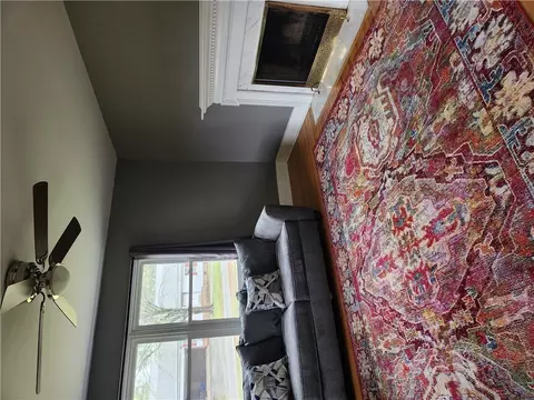 Living - 901 Hopkins Ave, Pendleton, SC 29670 photo 2 of 3
