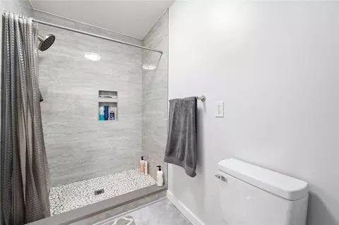 Bath - 219 Chattan Ct, Walhalla, SC 29691 photo 3 of 5