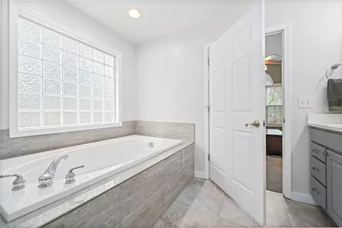 Bath - 219 Chattan Ct, Walhalla, SC 29691 photo 2 of 5