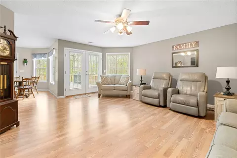 Living - 219 Chattan Ct, Walhalla, SC 29691 photo 2 of 4
