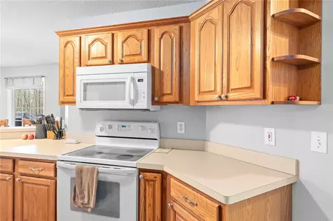 Kitchen - 219 Chattan Ct, Walhalla, SC 29691 photo 2 of 5