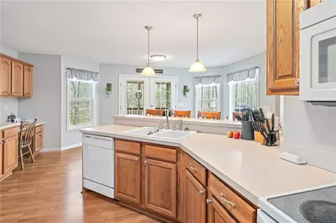 Kitchen - 219 Chattan Ct, Walhalla, SC 29691 photo 4 of 5