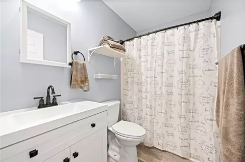 Bath - 219 Chattan Ct, Walhalla, SC 29691 photo 4 of 5